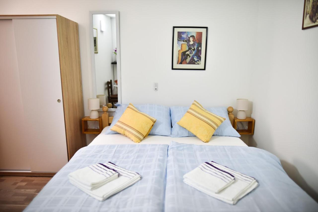 Luka'S Amber Rooms In The Center Of โตรกีร์ ภายนอก รูปภาพ