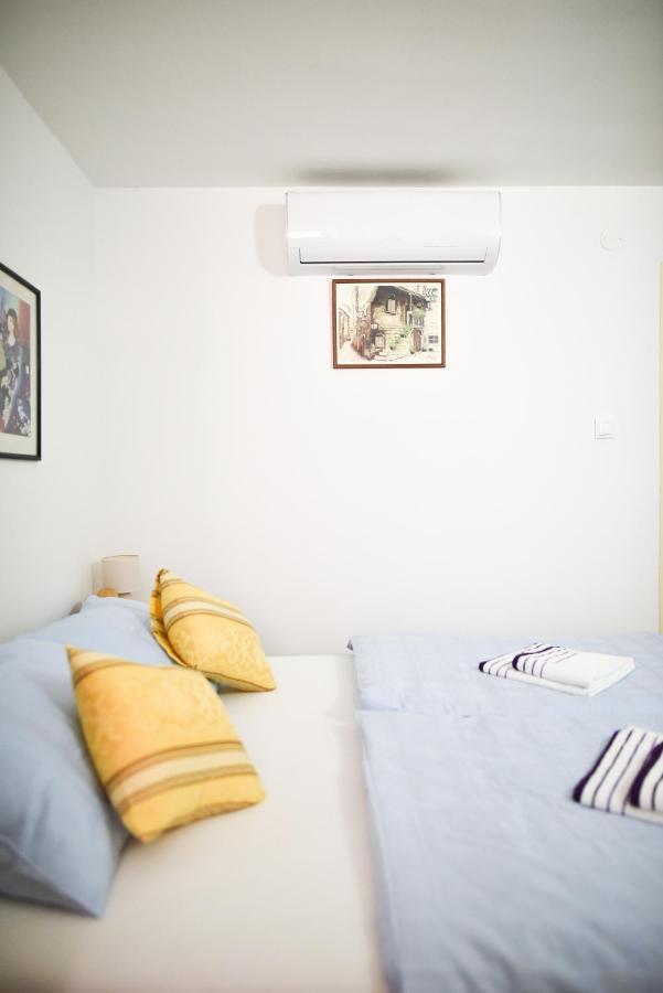 Luka'S Amber Rooms In The Center Of โตรกีร์ ภายนอก รูปภาพ