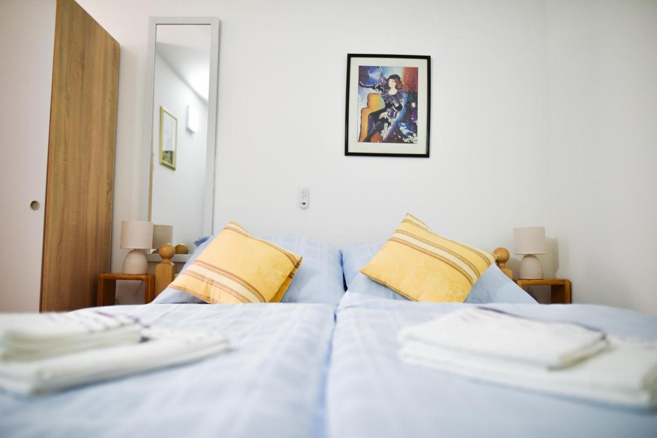 Luka'S Amber Rooms In The Center Of โตรกีร์ ภายนอก รูปภาพ