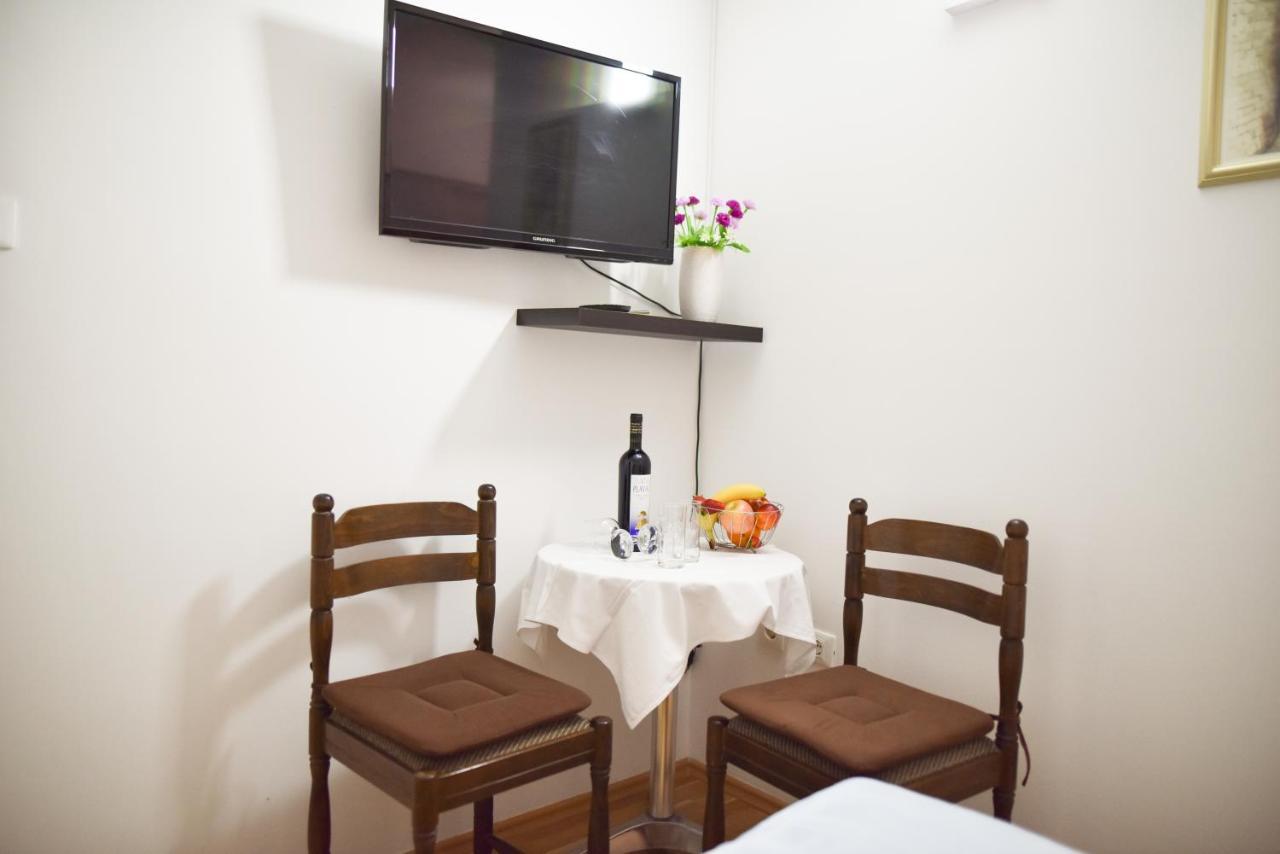 Luka'S Amber Rooms In The Center Of โตรกีร์ ภายนอก รูปภาพ