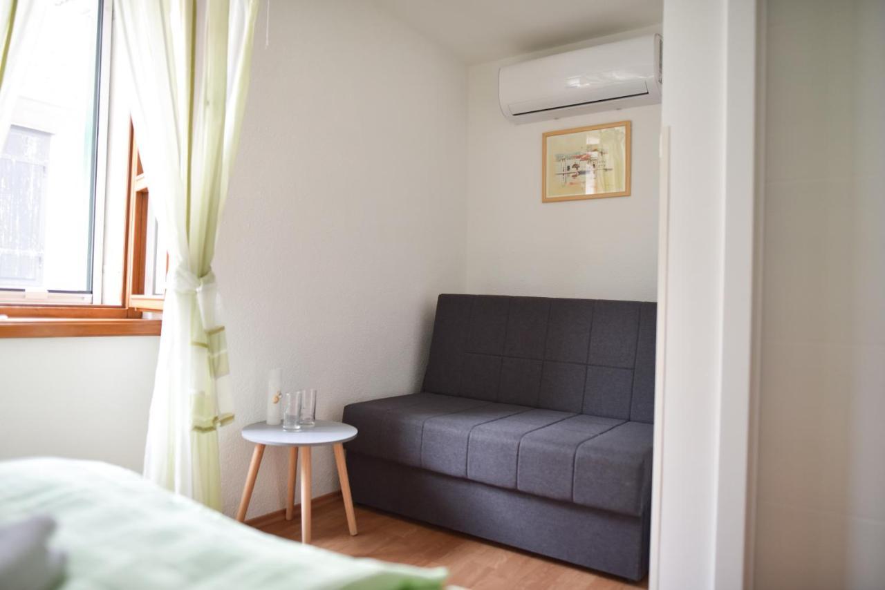 Luka'S Amber Rooms In The Center Of โตรกีร์ ภายนอก รูปภาพ